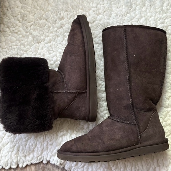 ORIGINAL DESIGN for these UGG Women's Classic Tall II Boots.. RARE🏴☠️
#musthave - Picture 7 of 10